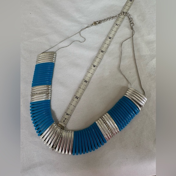 Modern vibe blue and silvertone slide bar necklace - Picture 4 of 6
